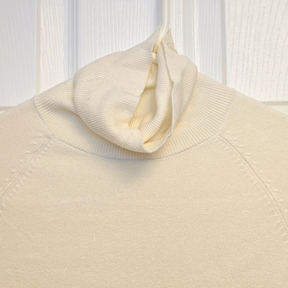 Zara White Crew Neck Sweater with Subtle Texture - Picture 6 of 7